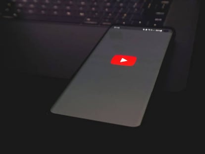 YouTube en un teléfono móvil.