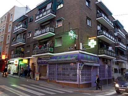 Fachada del número 44 de la calle de Dolores Barranco.