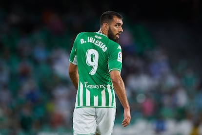 El bético Borja Iglesias durante un partido de esta temporada.