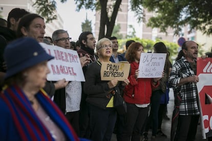 Concentración convocada por los CDR frente a la Ciudad de la Justicia de Barcelona, en favor de los detenidos por los disturbios de la semana pasada por las manifestaciones en contra de la sentencia del 'procés'.