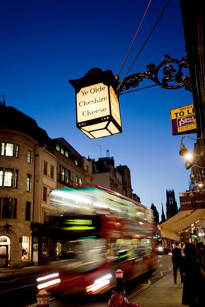 "Londres y Dickens van juntos", afirma Alex Werner. "Entre los dos crearon el más maravilloso retrato de la humanidad en el siglo XIX", explica Peter Ackroyd.