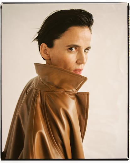 Elena Anaya, con abrigo de napa de PRADA.