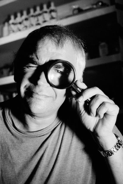 Retrato del diseñador Óscar Mariné (2008). Socías fue fundador de la agencia Cover en 1979, que se inspiraba en el modelo de Magnum. 