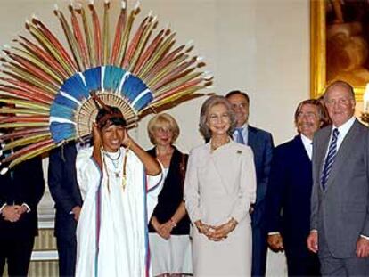 Los Reyes de España, durante la audiencia que ofrecieron a los expedicionarios de la Ruta Quetzal 2003.