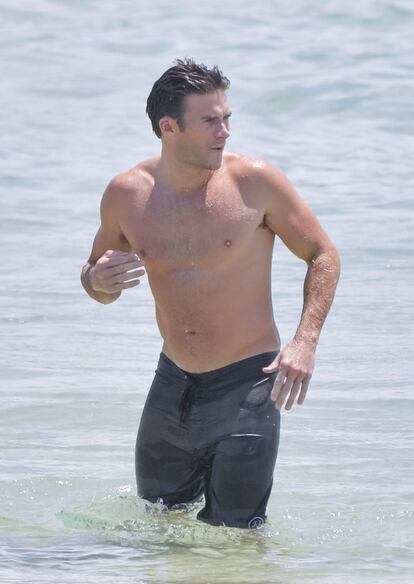 El actor Scott Eastwood, hijo del también actor y director Clint Eastwood, se ha desplazado hasta Austrialia, donde ha disfrutado de la playa en Bondi Beach.