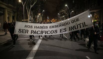 Pancarta en una de les manifestacions a Barcelona en contra de l'empresonament de Pablo Hasél.