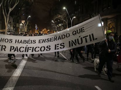 Pancarta en una de les manifestacions a Barcelona en contra de l'empresonament de Pablo Hasél.