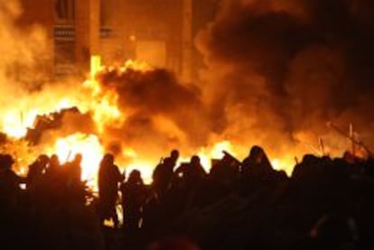 Imagen de las protestas contra el Gobierno de Ucrania en las calles de Kiev. (Photo by Roman Pilipey/Kommersant Photo via Getty Images)