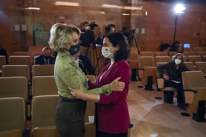 Esperanza Aguirre e Isabel Díaz Ayuso el pasado 9 de marzo en un acto de la Fundación Civismo en Madrid.