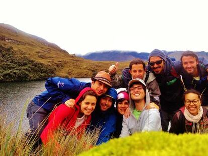 Varios españoles, entre ellos profesores universitarios, emigrados a Cuenca (Ecuador).