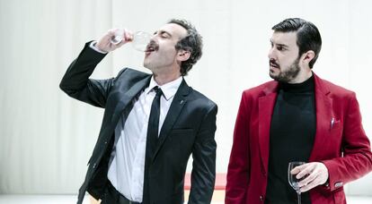 Òscar Intente (Othello) y Arnau Puig (Yago) en la obra. 