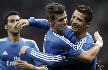 Cristiano celebra un gol con Gareth Bale durante un encuento de la Liga de Campones de esta temporada.