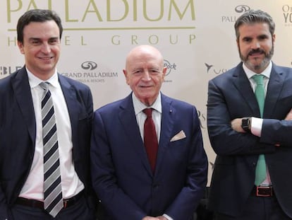 Abel Matutes Prats, presidente de Palladium Hotel Group; Abel Matutes Juan, presidente del holding Grupo Empresas Matutes; y Jesús Sobrino, consejero delegado de Palladium Hotel Group. 