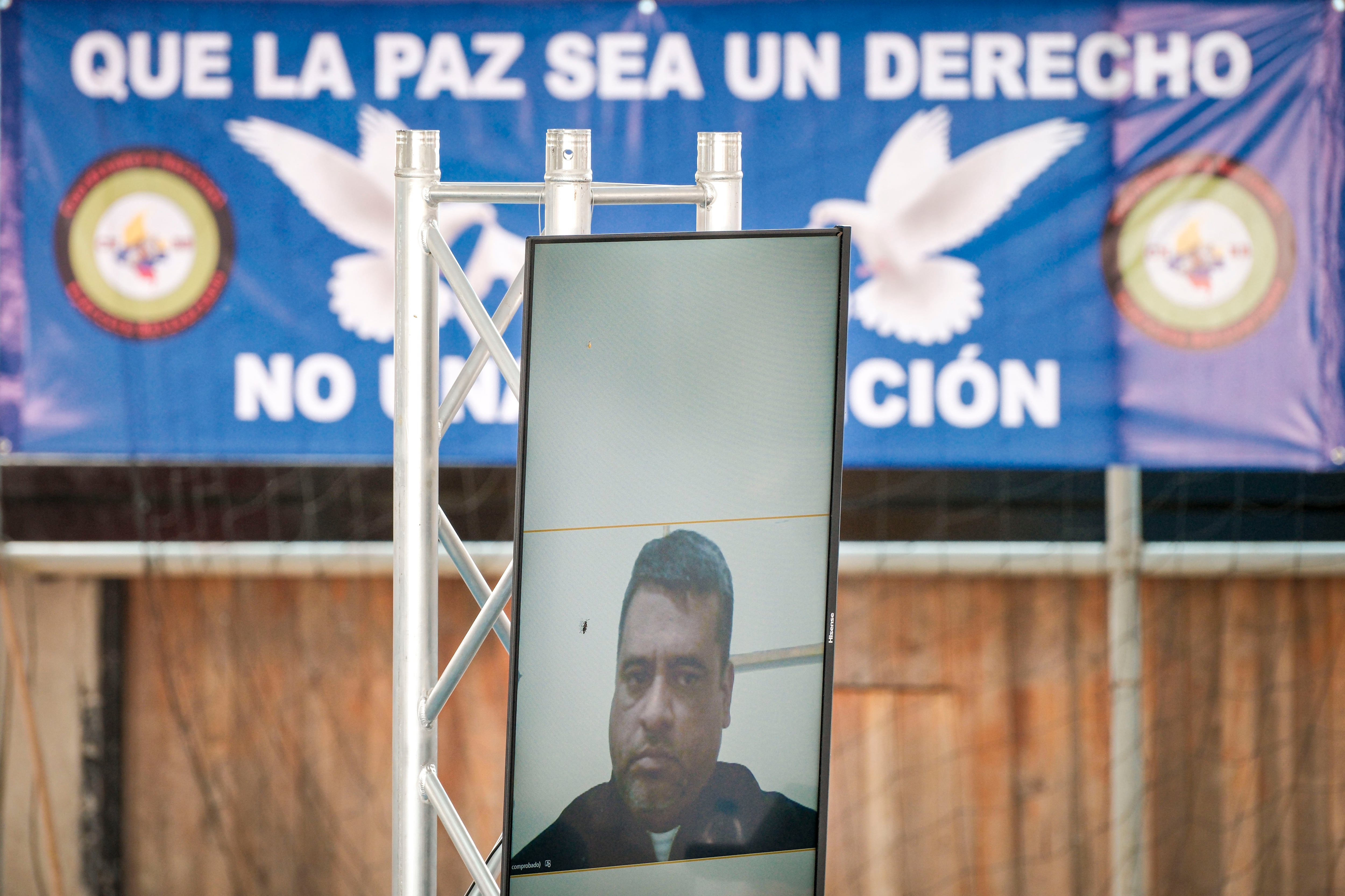 Geovany Andrés Rojas, alias 'la Araña', asiste de manera virtual desde su lugar de reclusión al quinto ciclo de diálogos entre el Gobierno y la CNEB.