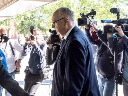 El exconsejero Rafael Blasco, a su entrada hoy a la Ciudad de la Justicia de Valencia.