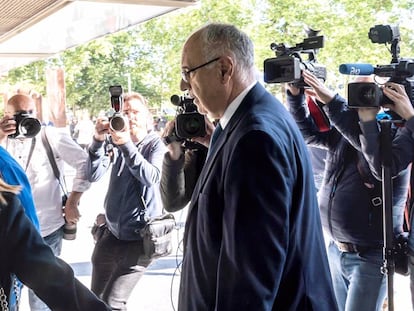 El exconsejero Rafael Blasco, a su entrada hoy a la Ciudad de la Justicia de Valencia.