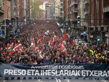 Cabecera de la manifestaci&oacute;n de apoyo a los presos de ETA en Bilbao.