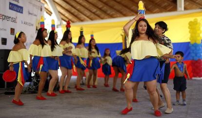 Feria gastron&oacute;mica solidaria celebrada ayer con motivo del d&iacute;a de Ecuador en San Blas. 