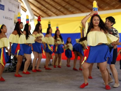 Feria gastron&oacute;mica solidaria celebrada ayer con motivo del d&iacute;a de Ecuador en San Blas. 