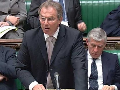 El primer ministro británico, Tony Blair, durante su discurso en la Cámara de los Comunes.