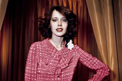 Kristel luce un modelo de Chanel en una foto del 27 de enero de 1976.