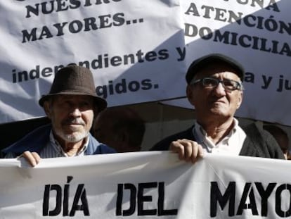 Un grupo de pensionistas durante una protesta en el Día del Mayor, en Pamplona
