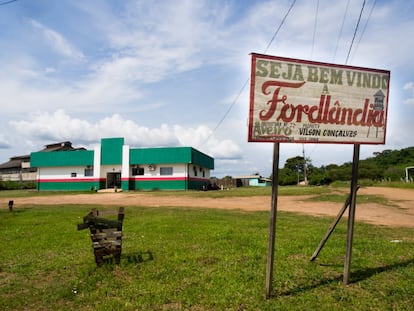 Entrada a la pequeña ciudad de Fordlandia.