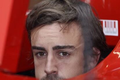 Fernando Alonso, antes de la última tanda de entrenamientos en Shanghai.