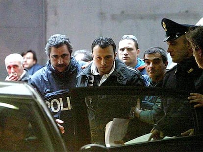 Policías italianos detienen a Ciro di Lauro, hijo del jefe mafioso de la Camorra napolitana Paolo di Lauro.
