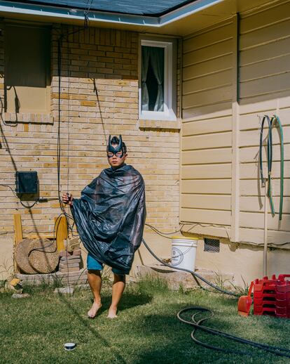 ‘Tourist (Halloween Costume), East Memphis’ (2021), del libro ‘Tommy Kha: Half, Full, Quarter’, publicado por Aperture (2023).