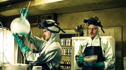 Aaron Paul como Jesse Pinkman y Bryan Cranston como Walter White en una escena de 'Breaking Bad'.