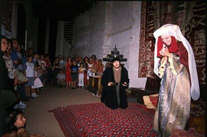 El castillo de Cuéllar propone una visita guiada por intérpretes que recrean la vida y el ambiente del siglo XV.