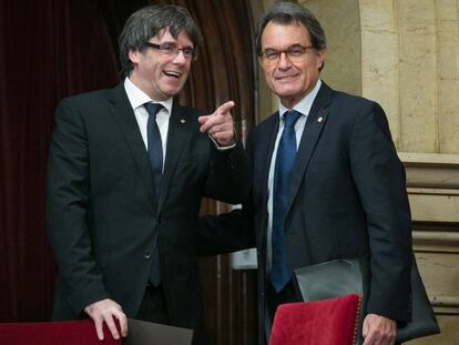 Puigdemont y Mas en el Parlament, el pasado 10 de octubre.