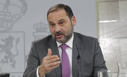 El ministro de Fomento, Jos&eacute; Luis &Aacute;balos.