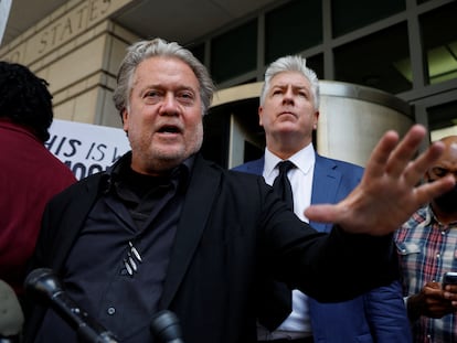 Steve Bannon este viernes en Washington D.C., durante su juicio.