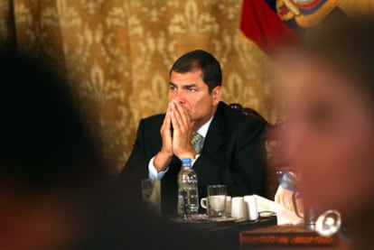 Rafael Correa, ayer durante su reunión con la prensa extranjera en Quito.
