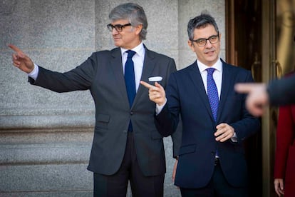 El ministro de la Presidencia, Relaciones con las Cortes y Justicia, Félix Bolaños (derecha), a su llegada a la toma de posesión del Fiscal General del Estado, Álvaro García Ortiz, en la sede del Tribunal Supremo, este jueves en Madrid.