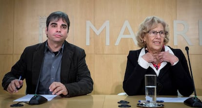 El delegado de Economía, Jorge García Castaño y la alcaldesa Manuela Carmena