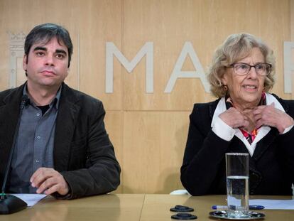 El delegado de Economía, Jorge García Castaño y la alcaldesa Manuela Carmena