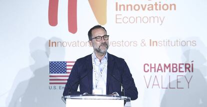 El embajador en España, James Costos, en la jornada IN3 sobre emrpendimiento