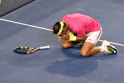 Rafa Nadal celebra su victoria contra Tim Smyczek en el tercer día del Open de Australia