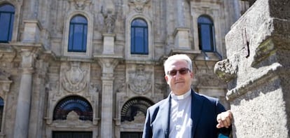 Daniel Lorenzo, ante la fachada da Acibechería (catedral de Santiago).