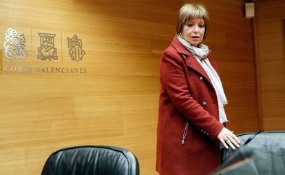 La directora general de la nueva radiotelevisión valenciana, Empar Marco, a su llegada a las Cortes.