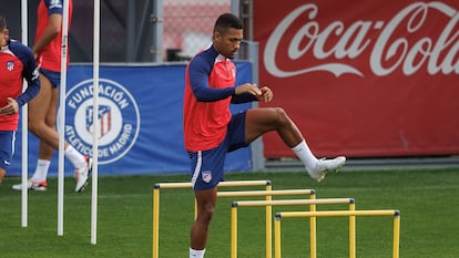 Samuel Lino, durante un entrenamiento del Atlético de Madrid.