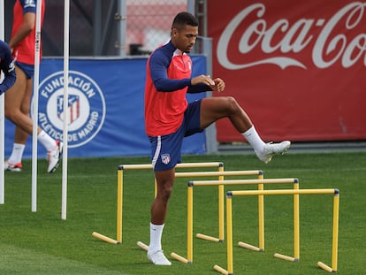 Samuel Lino, durante un entrenamiento del Atlético de Madrid.