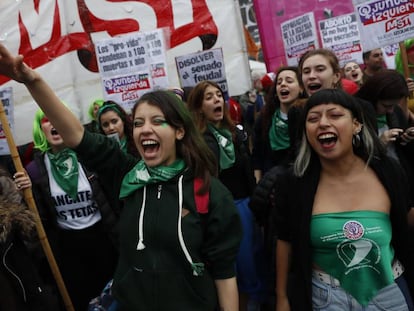 Mujeres protestan en Buenos Aires a favor del aborto. 