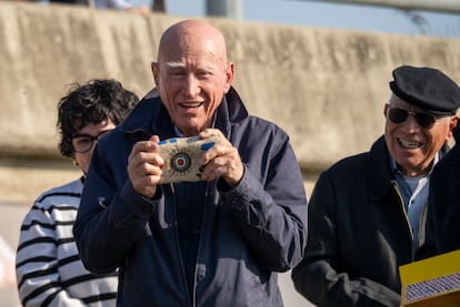  Sebastião Salgado durante el acto de entrega del Premio  Joan Guerrero de Catalunya Mirades Solidàries en Barcelona.