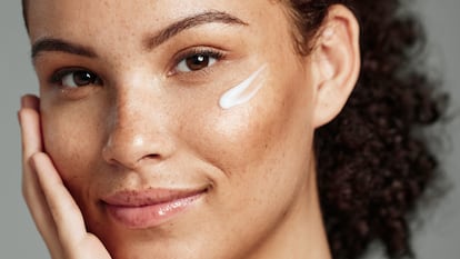 Artículo de EL PAÍS Escaparate sobre una crema con retinal de fórmula coreana que está arrasando en ventas de Amazon.
