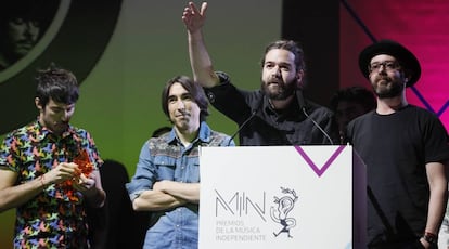 Vetusta Morla recoge el premio "Al Mejor Directo" durante la octava edición de los Premios MIN que concede la industria musical independiente.