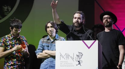 Vetusta Morla recoge el premio &quot;Al Mejor Directo&quot; durante la octava edici&oacute;n de los Premios MIN que concede la industria musical independiente.